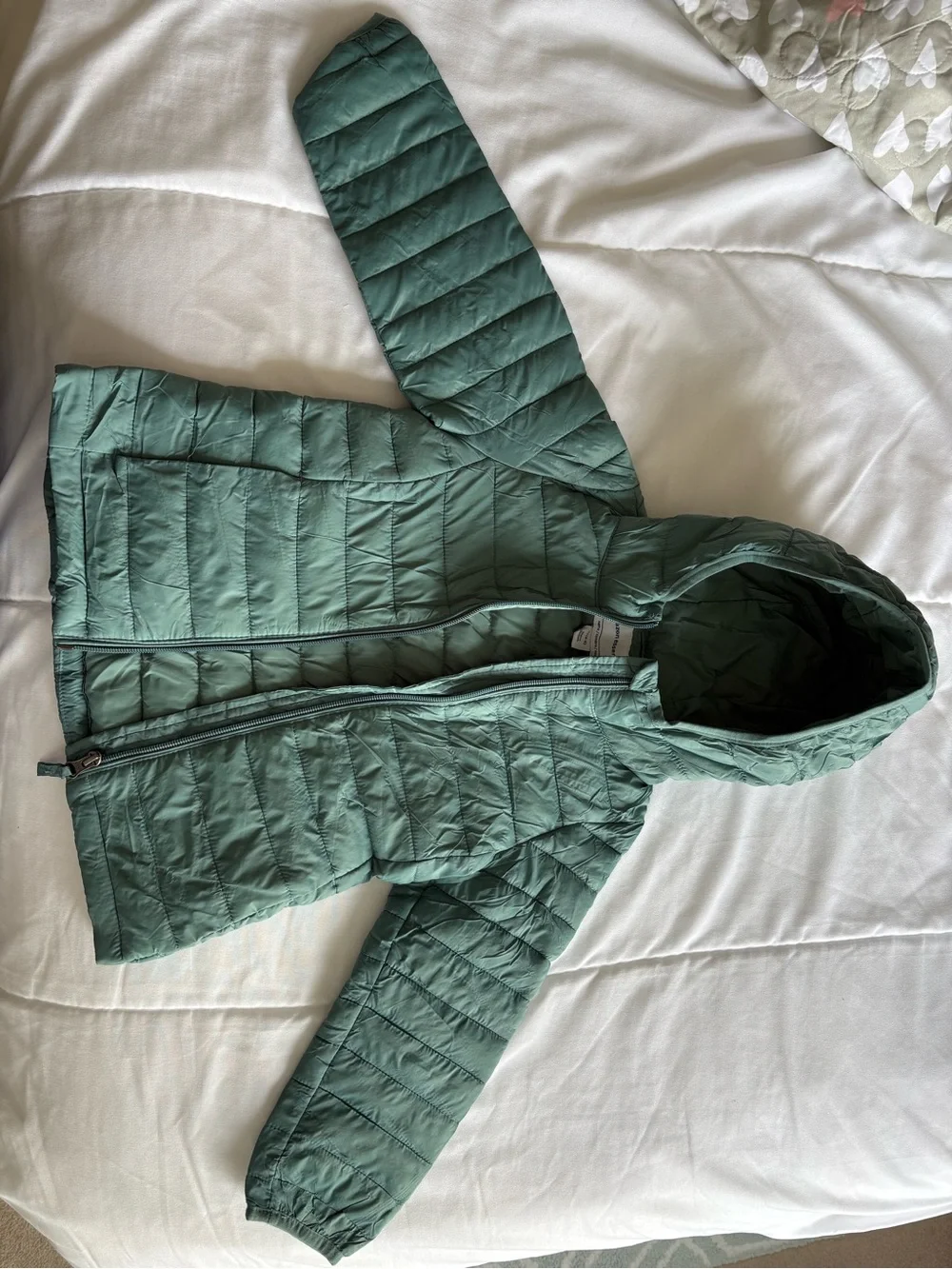 Amazon Essentials Kids Hooded Puffer Jacket - Sage Green 4/5 like new